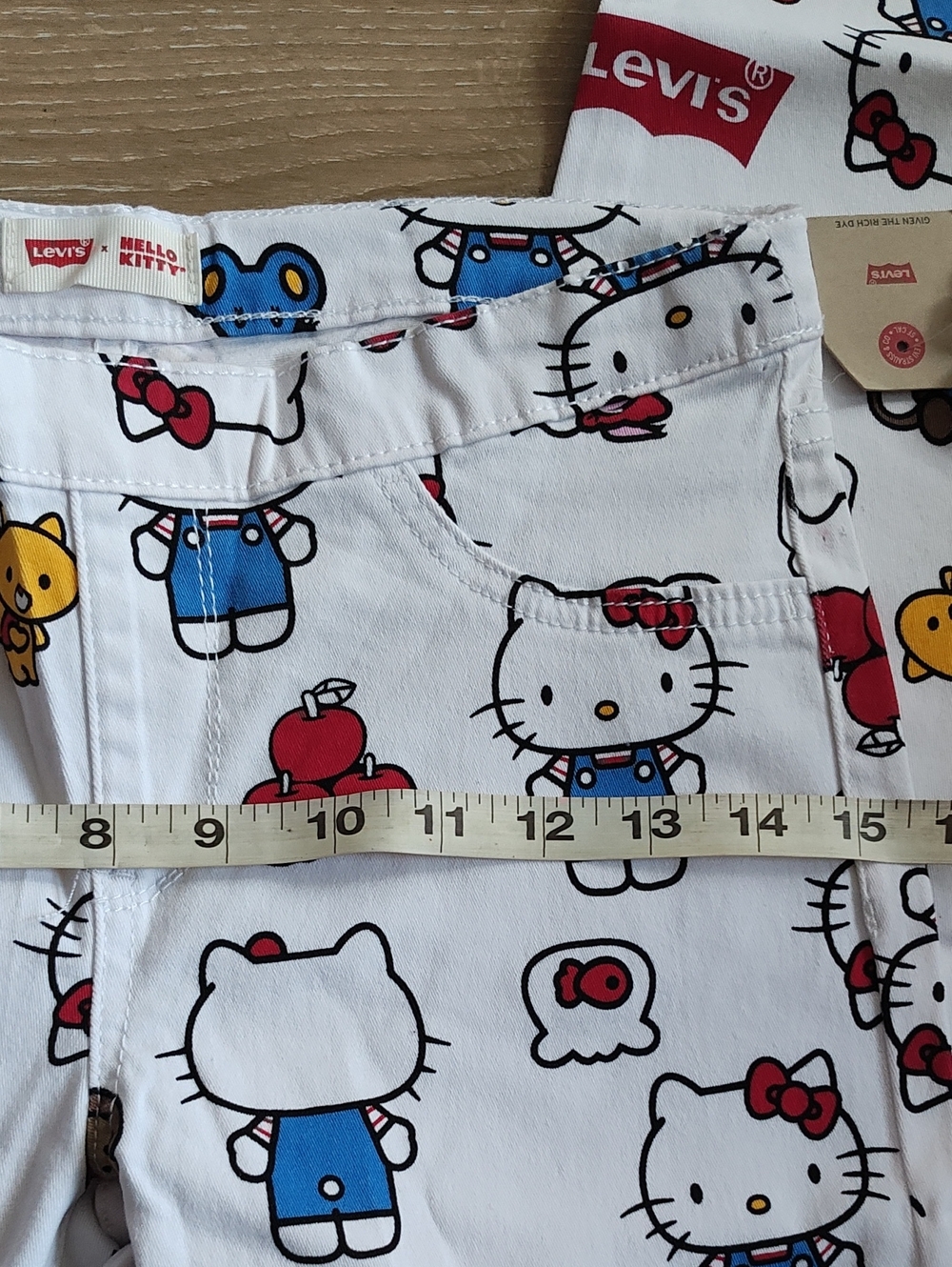 Levi's Hello Kitty Patterned Jeans - Picture 3 of 5